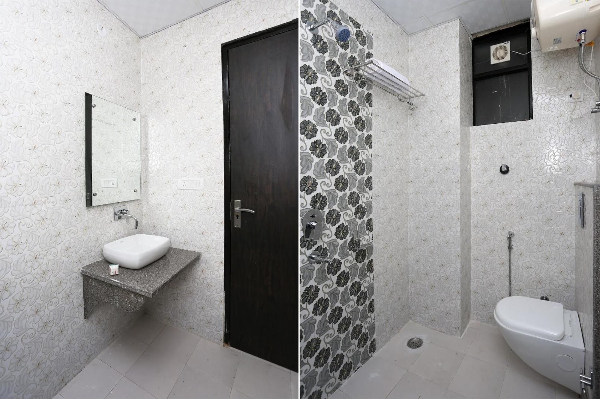 Hotel O M Suites Yeni Delhi Dış mekan fotoğraf