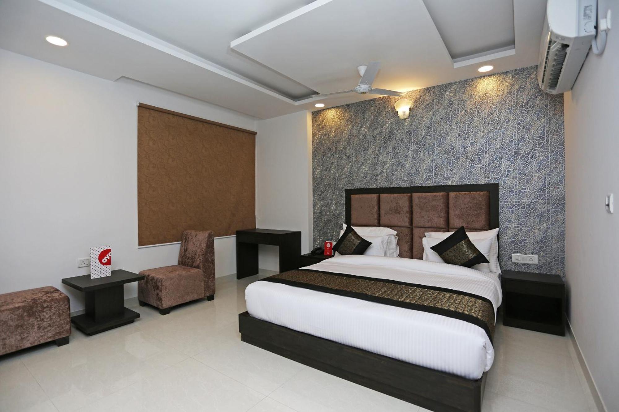 Hotel O M Suites Yeni Delhi Dış mekan fotoğraf